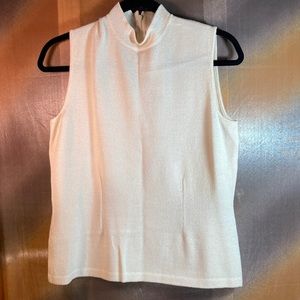 Vintage St John knitwear sleeveless mock turtleneck cream. Size S. 38” bust. B1‎